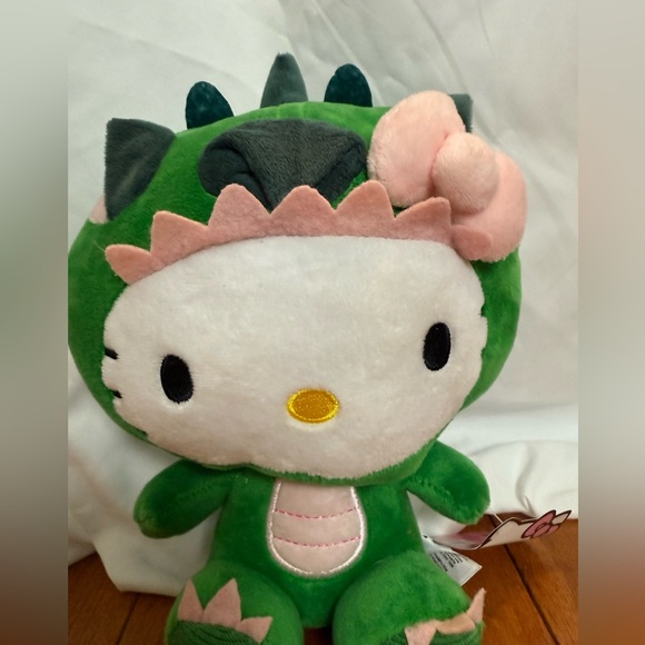 Hello Kitty 9” Dressed in Dragon Costume Plush - Picture 2 of 5